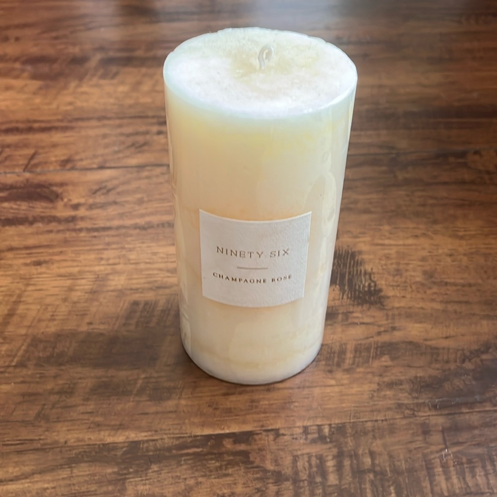 NWOT champagne rose candle